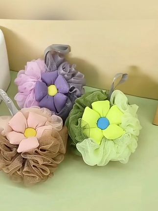 大号洗澡浴花沐浴球 姐妹们,快来试试这款加厚加大的浴花球,只需要一点沐浴露就能起丰富绵密的泡沫,缝制的很紧实,面料柔软舒适,搓在身体上很舒服,洗澡更干净。三个款式都很好看,刷到的朋友可别错过了。#浴花 #沐浴球 #浴室好物 #生活好物分享