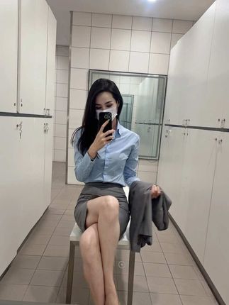 不要一直责怪过去的自己,她当初一个人站在雾里也很迷茫#保时捷 #职场 #穿搭