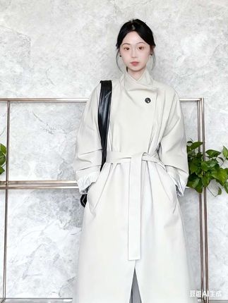 #创作灵感 米白色常规立领纽扣系带极简风纯色风衣女装网红休闲轻奢#风衣#时尚穿搭#美出高级感#好物推荐