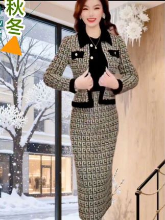 姐妹们快来看看这套超赞的女装套装,它是2025年的新款,设计时尚又好看,而且还是精纺的面料,质量特别好!它能让你变得更有气质,是秋冬季必备的服装#减龄显瘦穿搭 #时尚气质穿搭 #穿出自己的风格 #穿出自信穿出美丽 #谁穿谁好看 @抖加🔥上热门🔥dou+🔥热点宝
