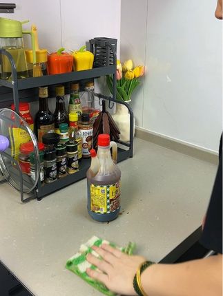 厨房调料的瓶瓶罐罐不好收纳的可以试试这个#调料置物架 还能挂一些厨具用品,菜板筷子锅盖轻松收纳摆放整齐#厨房置物架 #厨房好物
