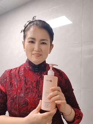 欧凯舒香氛玫瑰烟酰胺沐浴露,洗完后令肌肤清爽舒适,芳香宜人。现在拍一发二,千万不要错过。#强烈推荐 #沐浴露 #芳香宜人 人 #持久留香沐浴露 #自用好物分享
