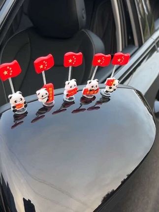 如果信仰有颜色,那一定是中国红,国庆快到了,红旗摆件安排起来,放车里家里办公室都可以#车载摆件 #创意摆件 #国庆 #国庆节#五星红旗车载