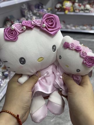 #hellokitty控 #幸福生活中的仪式感 #毛绒公仔 #kitty 希望可以和穿婚纱的它一样幸福