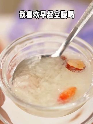 终于找到一款适合女生喝的燕窝了,就是这个补小鲜冻干燕窝,它是冻干锁鲜的,能更好的保留燕窝的营养,而且配料很干净,只有燕窝冰糖水,不用去燕窝店,花高价就能喝到高品质的燕窝,只需要用温水冲泡一下就可以喝了,口感很好,喜欢的姐妹们快试试吧!