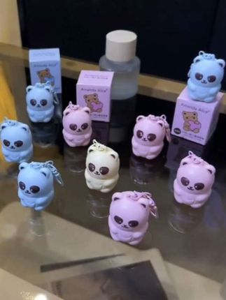 秋冬天孩子嘴巴容易干燥起皮,赶紧安排上!好用又好闻,钥匙扣的设计超贴心,挂在包包上,再也不怕弄丢了#润唇膏 #唇膏推荐 #润唇膏推滋润不油腻 #也太可爱了吧 #学生党必备