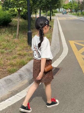 天呐女儿穿上这豹纹小套装也太洋气了吧,裙子内里有短裤内衬不会走光,#高品质童装 #潮童穿搭 #女童穿搭 #今日穿搭分享 #童装