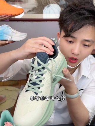 辉腾运动鞋破价啦!复合型鞋底防滑耐磨,可以跑步、跳绳、健身的运动鞋,鞋子品质的天花板,没有理由不拿下!#好穿不累脚 #跑步鞋 #百搭鞋子 #跑步鞋