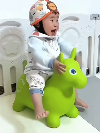 8个月给宝宝可以安排这款#跳跳马宝宝每天可喜欢玩了,增加运动量,锻炼平衡感,锻炼腿部力量,白天玩嗨了,晚上睡觉也香了 #平衡训练 #大运动#宝宝跳跳马玩具