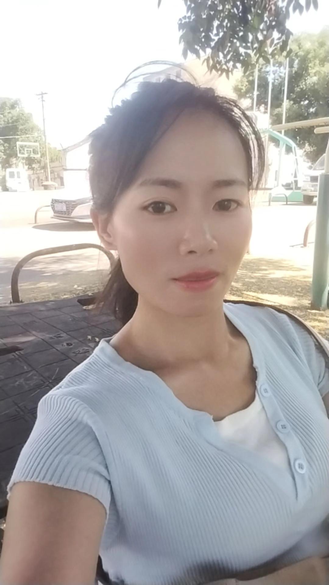 明天厂里放假,可一个人没处可去,不然去打零工吧!
