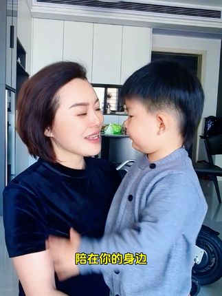 我好害怕自己老的那天,谁会为我做饭,陪在我的身边,今天孙子给了我最好的回答。#奶奶带娃#隔辈亲#有一种幸福叫奶奶看着你长大