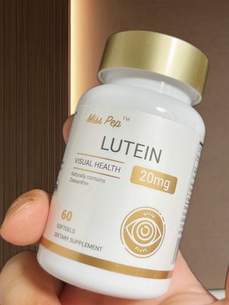 不是叶黄素酯,是从万寿菊里提取的叶黄素,还是20mg含量的,基本一天也就只能吃一粒了,再多吃也没用了。现在商家有活动三瓶不过百,足足能吃半年了,有需要的朋友赶紧地板油冲啊~#自用好物分享 #叶黄素 #爱眼护眼 #种草