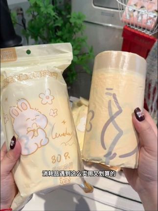 宝宝特别爱笑是高智商的表现,长大后大多会更加聪明,笑对于婴儿的大脑发育是一种良性刺激,所以父母要多逗孩子笑#宝宝的笑容也太治愈了 #爱笑的宝宝惹人爱 #萌娃#宝爸宝妈 #人类幼崽