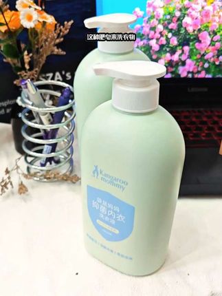 女生必囤!袋鼠妈妈内衣洗衣液太能打 母婴大牌袋鼠妈妈内衣洗衣液,孕期也能用超安心。植物酵素去黄去血渍超干净,洗完香香软软,温和护衣不伤手,600g大容量超耐用,趁好价快冲! #女生好物 #内衣清洁神器 #袋鼠妈妈推荐