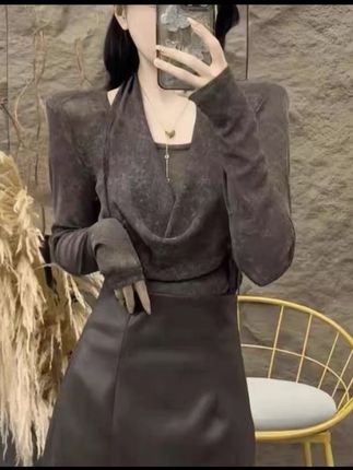 秋季两件套时尚挂脖网纱设计感长袖女打底衫上衣+半身裙#穿出高级感 #优雅气质 #轻奢女装 #时髦穿搭 #亲肤舒适