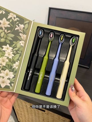 快快快我猜你该换牙刷啦!快来试试这款山型凸面牙刷!关键现在到手4支还是礼盒装的!刷的又快又干净巨舒服!#牙刷安排一下 #牙刷 #软毛牙刷 #山型凸面牙刷 #好物推荐🔥