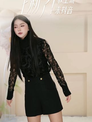 冬天穿这件优雅高领上衣,气质提升不止一点点! 冬天一定要穿一件这样的衣服!面料柔软舒适不扎肤,搭配打底裤、裙子都好看!#面料柔软舒适#高级感穿搭#打底衫#长袖打底衫#秋冬才是复古感穿搭的主场