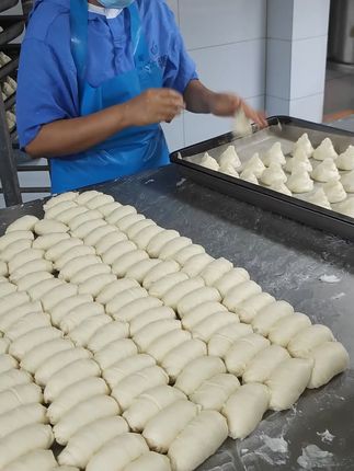 一口咬下满嘴香 新疆手工油塔子唤醒你的味蕾! 今天做了很多好吃的东西给大家分享!有喜欢吃的吗?评论区留言哦~#有手就会的家庭版泡椒凤爪#懒人版新疆手抓饭#超适合夏天的冰镇荔枝肉#有手就会的电饭煲豉油鸡翅#超低成本拿下柠檬鸡腿