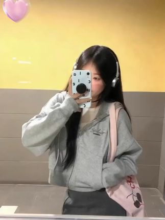 小个子女生的秋天!短款开衫轻松驾驭,运费险退货无忧 #小个子穿搭 #秋天氛围感 #短款外套 #真维斯品牌 #运费险