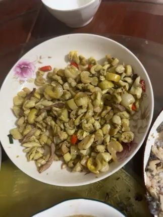 酸脆开胃!新鲜淡盐黄瓜皮 这么热的天,这么靓的瓜皮,确定不来点😋😋#夏天来点“凉快”美食 #起猛了看见蘑菇唱歌了 #当美食有了音乐灵魂 #减脂期做饭有多简单 #