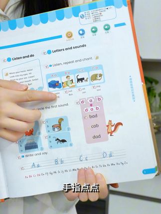 三年级英语学习神器,让孩子轻松跟读! 推荐:【人教出版】三年级上册英语课本同步发声书,真的完全同步课堂学习,有单词,有对话,还是中英双语的,开学必备!#小学英语 #开学必备 #同步训练 #二升三 #三年级英语 OO