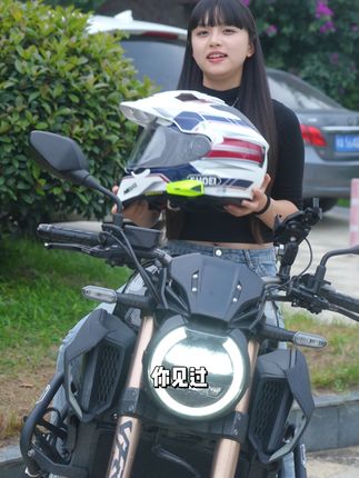 戴上它,轻松享受高清音乐!耳机不满意可免费退哦 今天下午两点到四点有活动!下单就送运费险,不合适的可以退了#摩托车#蓝牙耳机#头盔蓝牙耳机#骑行装备#头盔