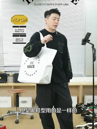 #秋日的golden hour是琥珀流光#蓝战非穿人字拖打卡红毯#舒畅的入秋穿搭都是琥珀系#用QQ爱打开古早穿搭#琥珀系拉抽屉变装