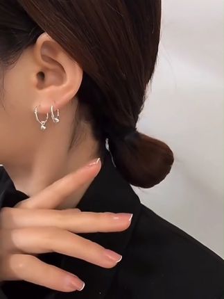 纯银耳饰,睡觉也能戴的养耳洞神器! 姐妹们!这款超棒的耳钉一定要入!!不仅好看还方便!睡觉都不用摘了~#仙女必备#时尚饰品#首饰分享#耳饰#养耳洞