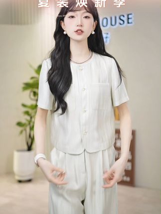 百元价穿出千元质感,缎面轻薄不闷汗,轻松拿捏松弛高级感 #穿搭 #套装两件套 #松弛感穿搭 #缎面 #珠光宝气