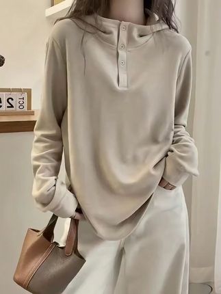 浅杏色连帽卫衣 #秋冬穿搭 #卫衣 #卫衣穿搭 #宽松版型 #被秋日氛围感穿搭拿捏了
