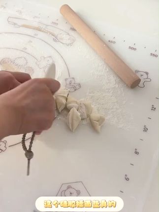 再也不怕粘手!硅胶揉面垫让烘焙更轻松 加厚冰皮专用揉面垫:抗撕耐刮不变形,反复使用依旧好用 #厨房好物 #揉面垫 #厨房必备神器 #硅胶揉面垫 #家里普通一平方美学就不普通