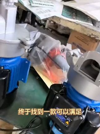 轻松自制美味豆浆!这款磨浆机包邮还能退货哦~ 推出这款革命性的家用无刀片磨浆机。它摒弃了传统的锋利刀片,回归古朴的石磨原理,通过精密的磨盘进行研磨,彻底释放食材的自然香醇与全营养。本宣传视频将带您全方位领略它的卓越性能:见证它如何将干硬的豆粒、米粒瞬间化为如丝般顺滑的浆液,口感臻于完美。它不仅是一台机器,更是您健康生活的伴侣,清晨的一杯香浓豆浆。