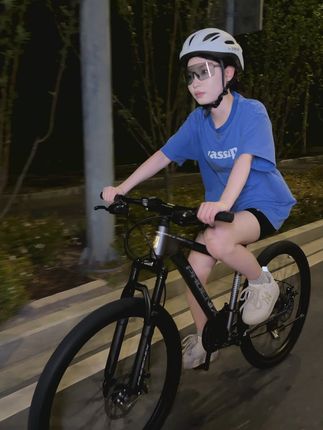 不想再摔跤?凤凰山地车自带车灯,轻松应对夜路! #围观红人神级出片现场 #不同MBTI变装挑战 #梨形身材显瘦穿搭公式 #夏日轻氧感穿搭给视觉降降温 #轻松get夏日淡人穿搭