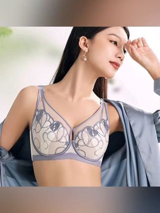 大胸女孩的秘密武器,轻薄无感,自信满满! 姐妹们!你们要的大罩杯来了!!!赶紧冲吧~#面料柔软舒适#透气舒适#文胸#超薄透气#舒适文胸