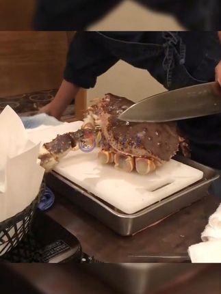 海鲜大餐,深海生猛野生帝王蟹! #帝王蟹 #帝王蟹做法 #帝王蟹制作过程 #海鲜原产地 #海鲜美食