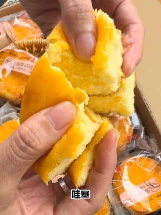 早餐新宠!一口一个满足感芝士岩烧蛋糕来啦! 这个季节吃啥都不香?试试这款美味糕点!#懒人版巧克力冰山熔岩#邪修炼制花生米不要太简单#为啥花生过敏在国内很少听说#策划热点0620#策划热点0620