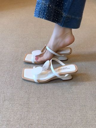 夏天需要一双“设计感爆棚”的坡跟凉拖! #度假风穿搭 #爆款美鞋 #谁穿谁好看系列 #哎哟喂你鞋真好看 #夏季凉拖