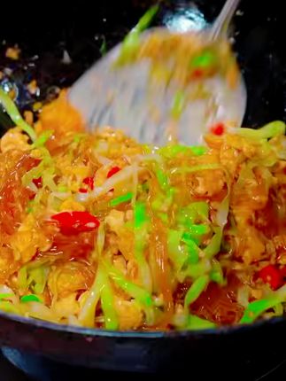 家宴必备!康西爷纯红薯粉条,地道河南味儿! 今天又做了两锅菜,都是家常小炒,味道不错!喜欢吃的宝子们快试试吧!#河南特产 #康西爷 #纯红薯粉条 #粉条 #美食分享