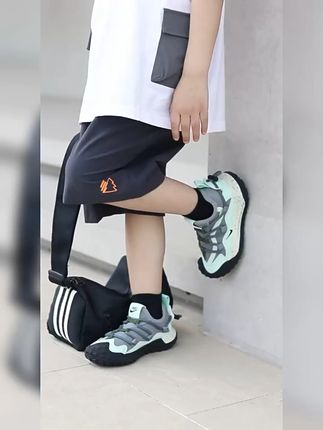 夏天户外不怕热,孩子穿这双凉鞋超舒适! #秋天的第一双童鞋 鞋姐妹们!这个鞋子真的太好穿了!!关键现在有运费险!喜欢就冲吧~#用琥珀流光风打开秋天