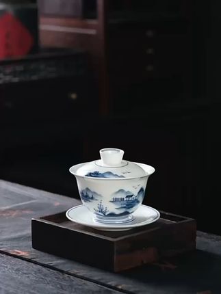 手绘盖碗,泡茶更优雅! #决胜巅峰创作者激励计划 #手绘盖碗 #景德镇茶具 #三才盖碗 喝茶总担心水温不够?这款茶具能解决你的大问题!