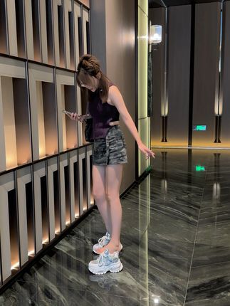 时尚无需等待, 每一步都该闪耀 #hr赫莲娜女鞋 #美鞋推荐 #好穿百搭又显瘦