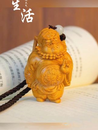 钟馗护佑,家中平安!这款崖柏手把件太应景了 今天又做了几个小物件!有喜欢的吗?评论区留言哦~#文玩#文玩手串#非遗文化传承#手把件#木雕工艺