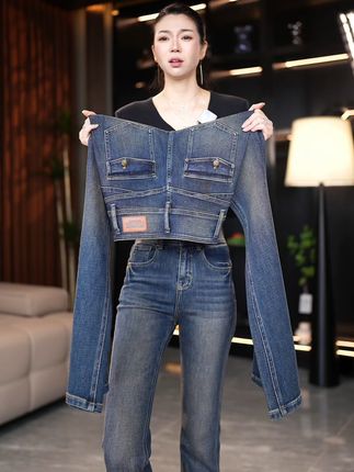 高腰喇叭裤显瘦又舒适,穿出好身材! 姐妹们!这个季节一定要入一条这样的裤子!!!关键现在有运费险!不拍白看啦~#一分钟看懂巴黎时装周#在时装周看见东方美#白鹿米兰粉色拖尾纱裙公主驾到#巴黎时装周东方美才是真的美#朴彩英冰蓝玫瑰缎面拖尾长裙