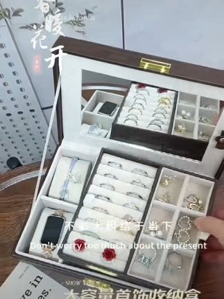 精致首饰全搞定,高档木质首饰盒来了! 姐妹们!这个高档又精致的小盒子真的太好用了!!!用来放小物件超合适~#首饰分享#时尚饰品#首饰盒#分享我的宝藏配饰