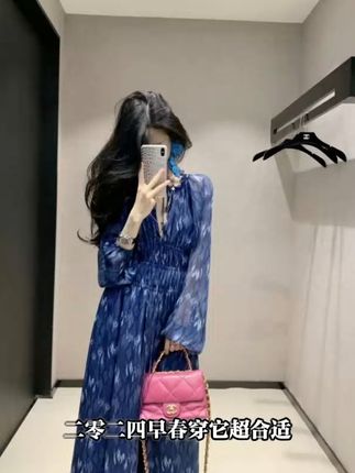 春天穿这条连衣裙,显瘦又气质! 姐妹们!这款衣服真的太好穿了!!上身超棒!赶紧冲吧~#ootd穿搭#显瘦穿搭#谁穿谁好看#连衣裙#优雅气质