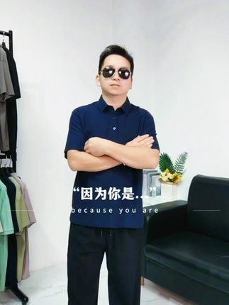 夏天穿它,小个子也能显高显瘦! 夏天穿啥都热?这款凉爽又透气的衣服帮你解决烦恼!#男生穿搭#夏季新款#polo衫#商务休闲男装#更适合小个子的不露腿穿搭