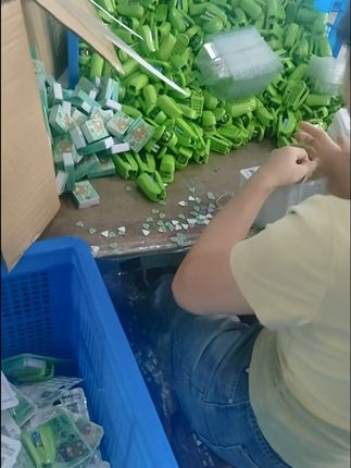 学生党必备!超萌便携订书机,作业整理神器! 孩子写作业总担心纸张散落?这款小工具轻松解决 ,专业生产订书机,削笔机,#源头工厂发货。