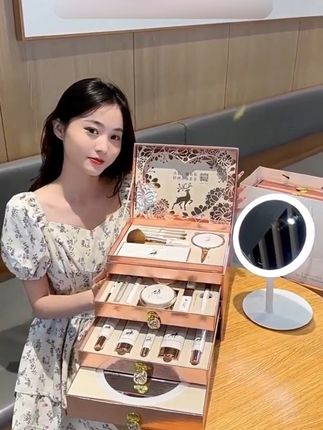 化妆不再愁,全套美妆轻松拥有! #礼物 #七夕礼物 #好物推荐 #彩妆礼盒 #找化妆师给我换个头