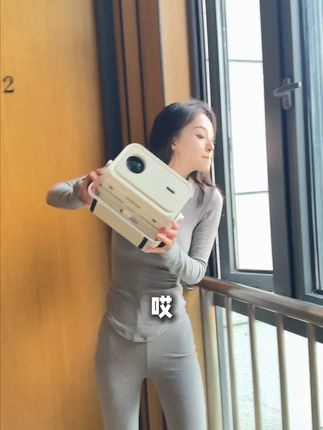 在家也能享受影院效果,免费退无压力! 今天是双十一活动最后一天了!有需要的朋友抓紧时间下单吧!!!#数码科技#投影仪#家庭影院#卧室投影仪推荐#家用高清投影仪