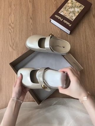 夏日出游,这双百搭凉拖让你轻松时髦! 姐妹们!这个包包真的太好看了吧!!!秋冬必备款啊~快冲!#暑假最适合音乐节的穿搭来了#夏日穿搭小心机#更适合小个子的不露腿穿搭#穿JK拍南昌之星也太出片了#早秋基础款外套如何摆脱路人感